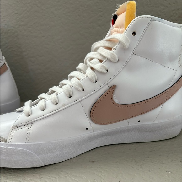 Women’s Nike Blazer MD 77 Vintage High Too Sneakers - Picture 9 of 15